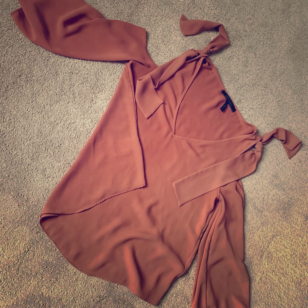 BcbgMaxAzria Beautiful peachy blouse